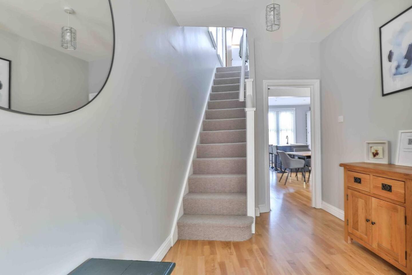 Stylish & Spacious 3 Bed Apartment With Parking 셰필드 외부 사진