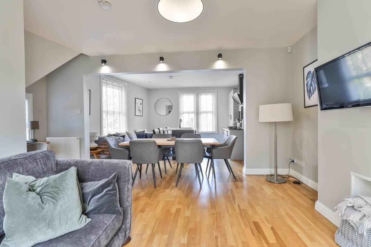 Stylish & Spacious 3 Bed Apartment With Parking 셰필드 외부 사진