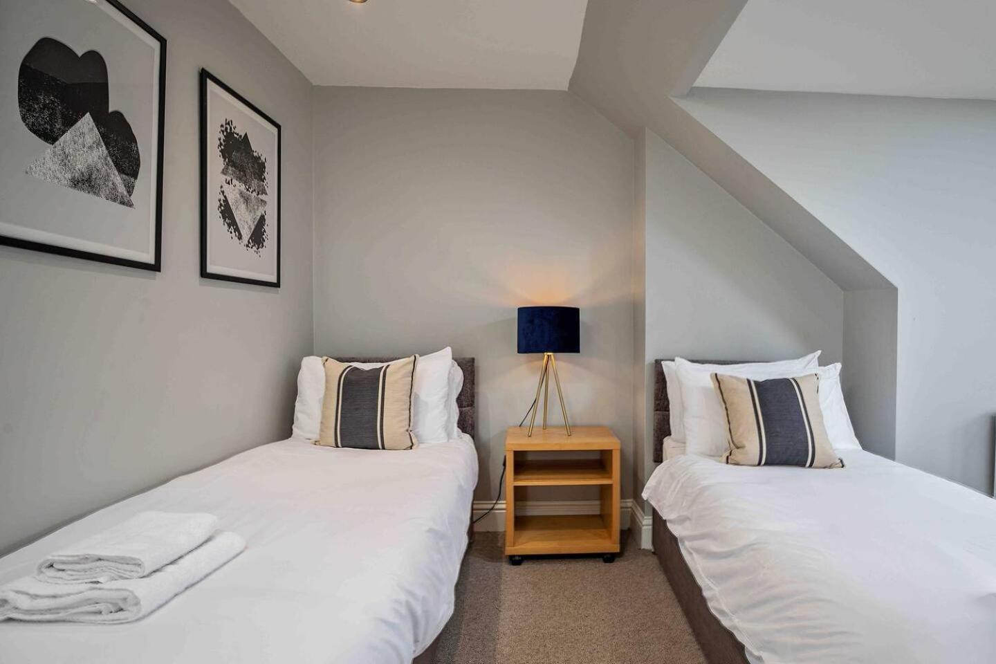 Stylish & Spacious 3 Bed Apartment With Parking 셰필드 외부 사진