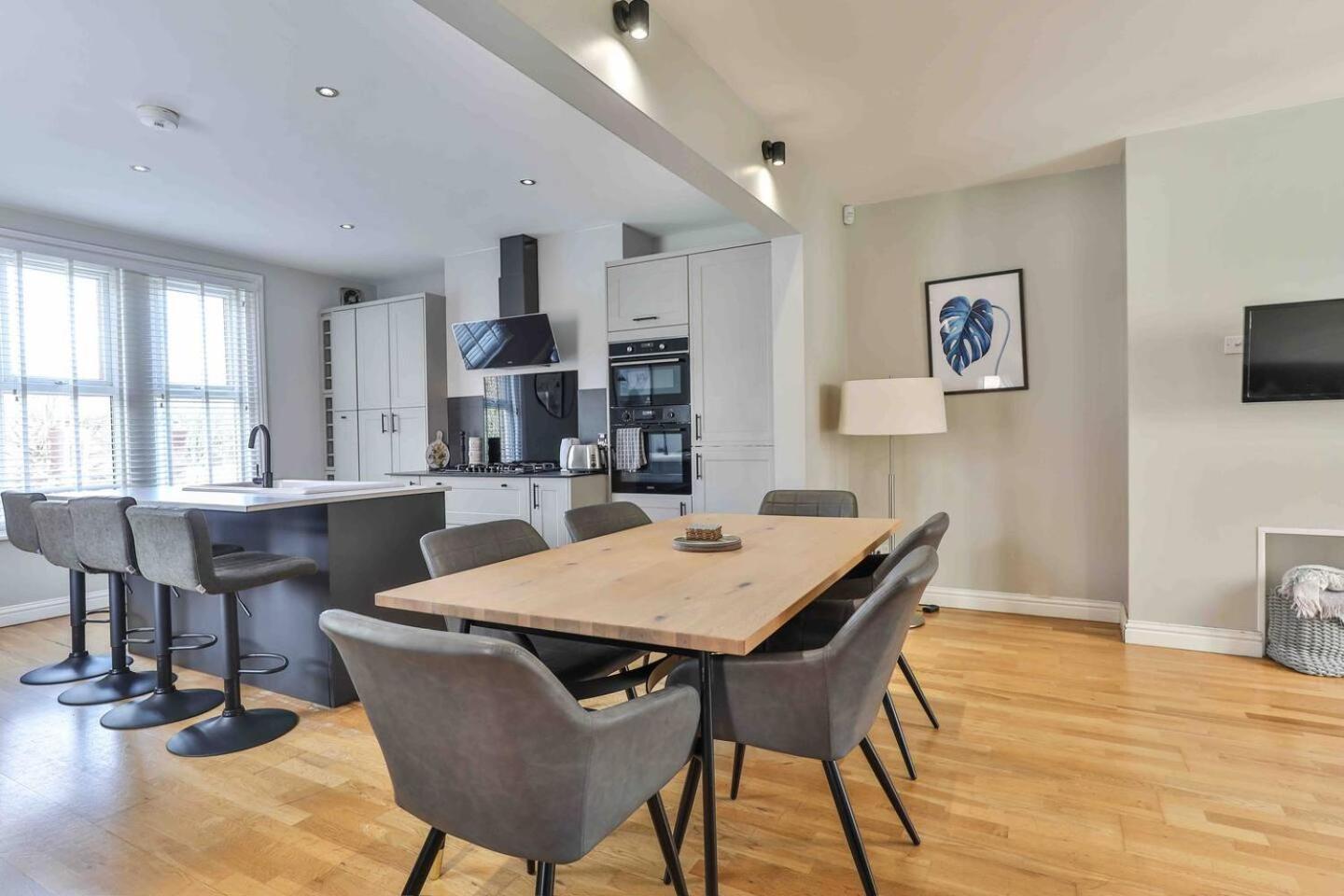 Stylish & Spacious 3 Bed Apartment With Parking 셰필드 외부 사진
