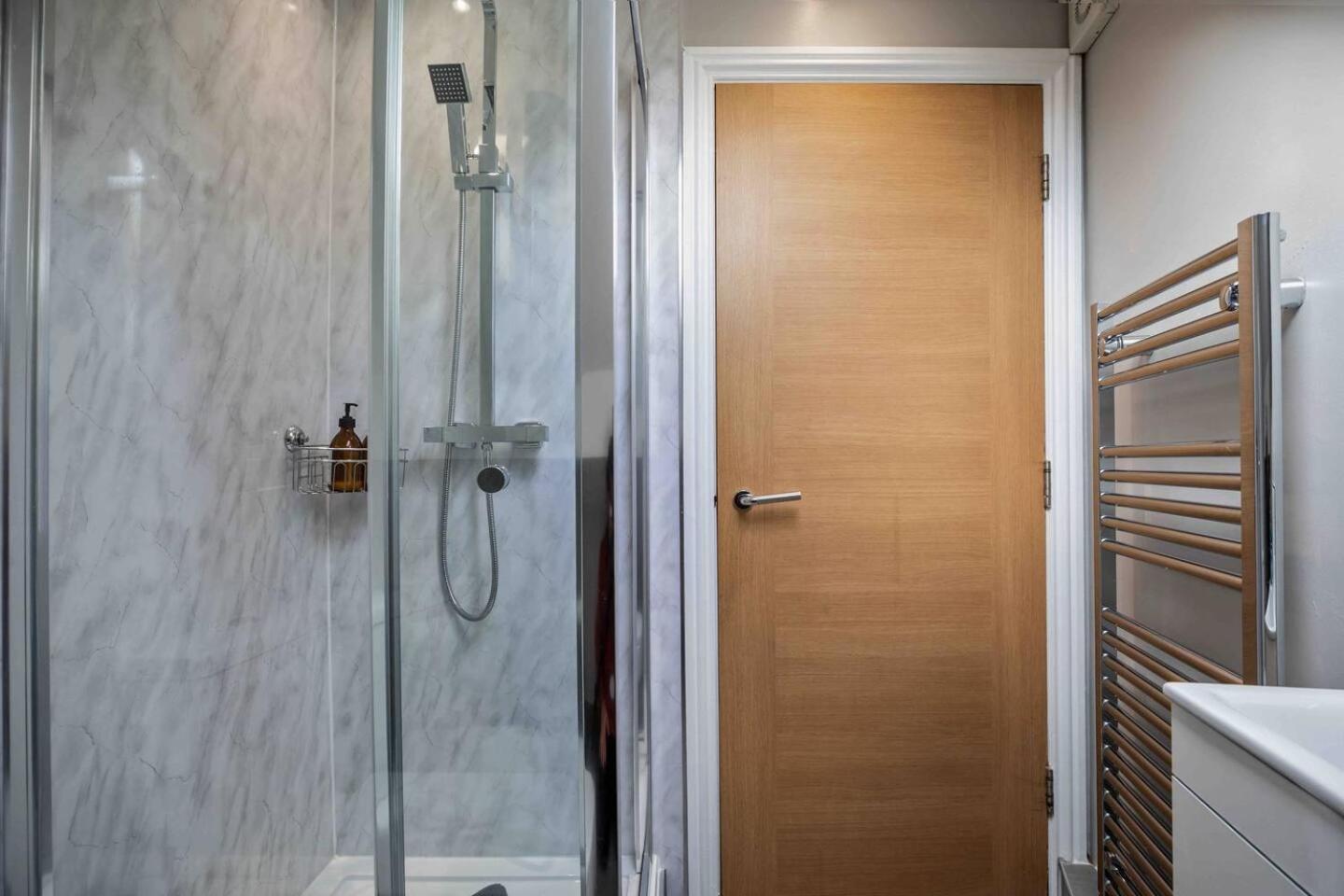 Stylish & Spacious 3 Bed Apartment With Parking 셰필드 외부 사진